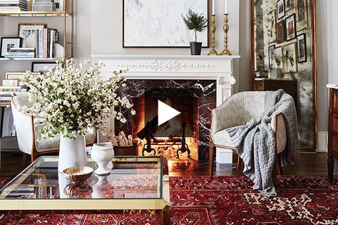 Designer Allison Willson's family home strikes the perfect balance between old and new. Red Rug Living Room, Persian Rug Living Room, Interior Design Videos, Design Salon, Living Room Red, Classic Living Room, How To Mix, Creative Home Decor, Beautiful Living Rooms