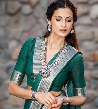 50 Latest V Neck Saree Blouse Designs (2021) Khan Saree Blouse Designs Latest, Silk Blouse Pattern, Brocade Blouse Designs, Sleeveless Blouse Designs, Silk Saree Blouse Designs Patterns, Saree Blouse Neck Designs, New Saree Blouse Designs, Fashionable Saree Blouse Designs, Blouse Back Neck Designs