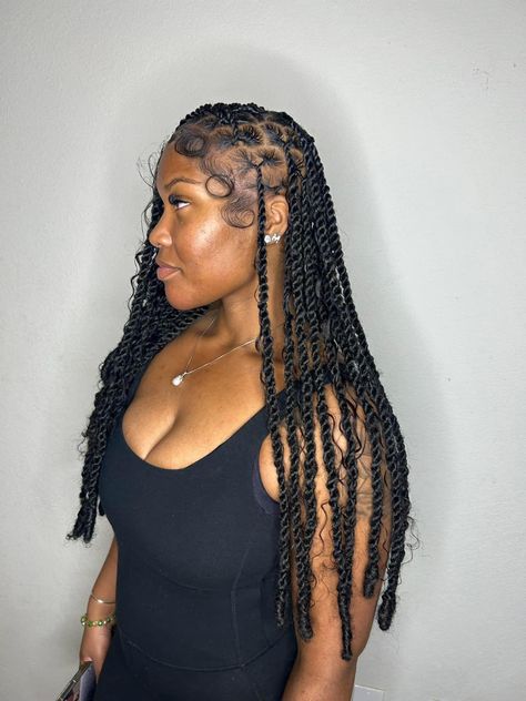 Curly Invisible Locs, Mid Back Braids For Black Women, Mid Back Invisible Locs, Soft Locs Mid Back, Invisible Locs, Invisible Braids, Back Braid, Soft Locs, Sew Ins