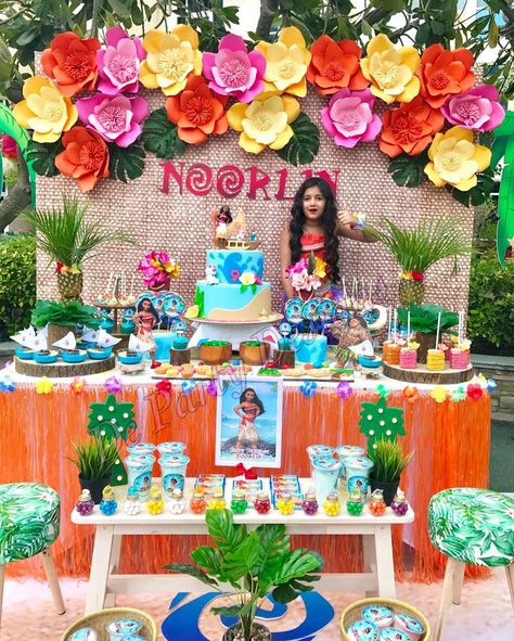 Moana Birthday Party Ideas | Photo 2 of 10 Moana Party Decorations, Moana Birthday Party Theme, Moana Theme Birthday, Lila Party, 4de Verjaardag, Moana Theme, Moana Themed Party, Luau Birthday Party, Hawaiian Birthday Party