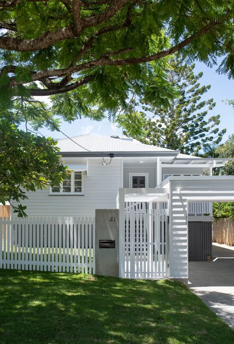 Coastal Carport Ideas, Queenslander Carport Designs, Weatherboard Carport, Queenslander Carport, Carport Ideas Australia, White Weatherboard House, House Frontage, Boundary Fence, Brisbane Architecture