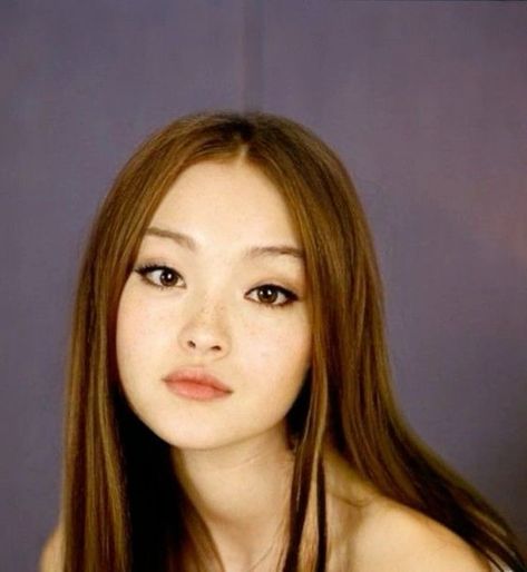 Beautiful Women's Faces 90s, 90s Makeup Looks Natural, 90s Japanese Makeup, 2000s Asian Makeup, 2002 Makeup, 90s Asian Makeup, 90s Aesthetic Makeup, Asian 90s, 90s Asian Fashion