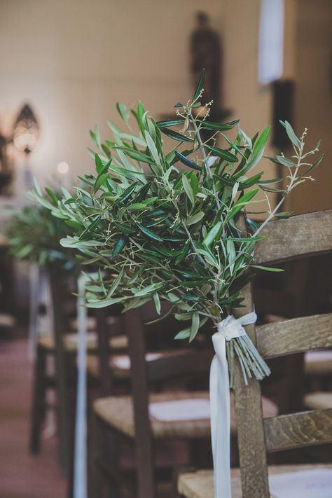 Midsommar Wedding, Olive Decoration, Fall Wedding Aisle, Wedding Aisle Decoration, Olive Decor, Mum Wedding, Branches Wedding, Olive Branch Wedding, Feeling Calm