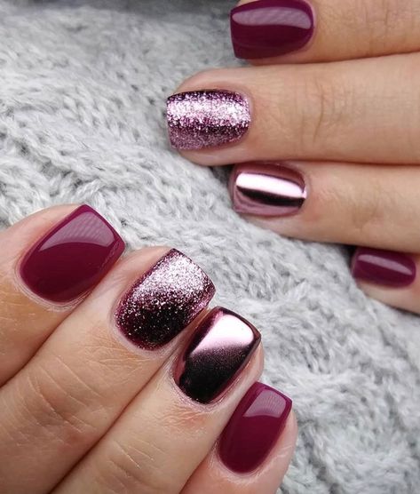 Fall Nails Sparkle Accent, Fall Dip Colors, Dark Fall Nails Designs, Chrome And Glitter Nails, White Christmas Nails, White Foundation, Christmas Nail Colors, Designs For Short Nails, Solid Color Nails