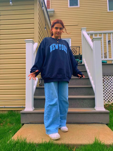 Jeans Outfit Baggy, Baggy Light Blue Jeans, Dark Blue Baggy Jeans, Baggy Jeans Outfit 90s, Crew Neck Outfit, Blue Baggy Jeans, Baggy Jeans Outfit, Navy Crewneck, Outfits Baggy