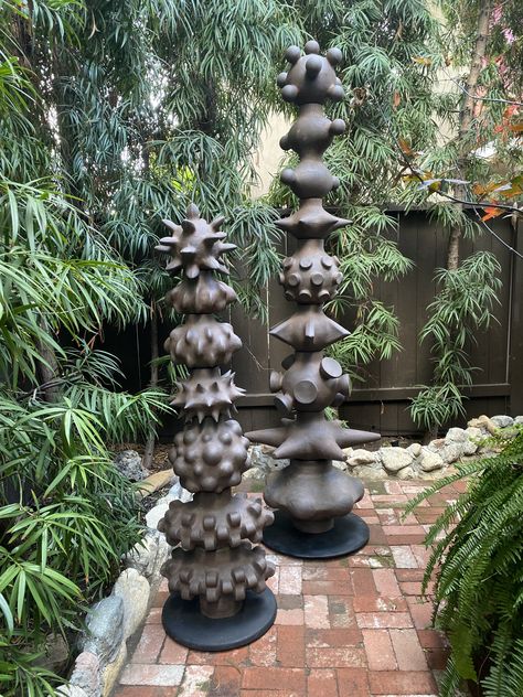 Clay Totem poles created by @clementmakesclay on Instagram Tall one is just shy of 8 foot tall Totem Pole Ceramic, Ceramic Totems Ideas, Clay Totem Poles, Ceramic Totem Poles Garden Art, Garden Stacks Pottery, Clay Totem Poles Ideas, Pottery Totems Yard Art, Pottery Totem Poles, Ceramic Totem Poles