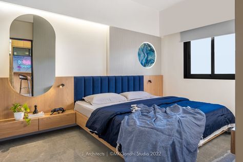 Nandani’s Studio Flat | J Architects | Vadodara – Interiorlover Projects Bed Back Wall Design Modern, Bed Back Wall, Hotel Room Interior, Dark Blue Colour, Stylish Bedroom Design, Bed Design Modern, Studio Flat, Home Library Design, Bed Back