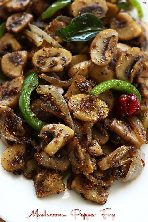 Mushroom Indian Recipes, Green Capsicum Recipes, Dry Mushroom Recipes, Mushroom Pepper Fry, Mushroom Fry, Mushroom Recipes Indian, Indian Sides, Green Pepper Recipes, Capsicum Recipes