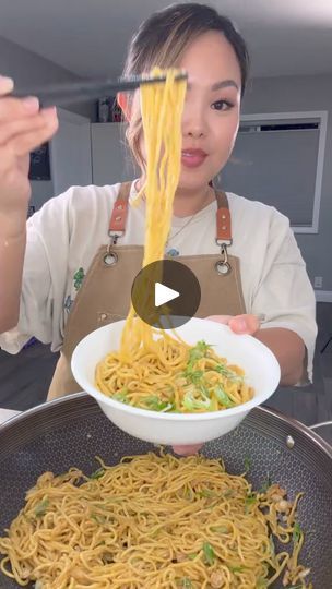 23K views · 583 reactions | Obsessed with garlic noodles and it’s so easy to make at home!  ➡️ Recipe Garlic Noodles   1 lb thick wheat noodles o#cookingtips #Recipe #tikto #foodrecipe #food #foodie #foodporn #recipe | Stephvnietea | Stephvnietea · Original audio Stephvnietea Recipes, Chinease Food, Stephanie Tea, Angel Hair Noodles, Chinese Sauce, Sushi Co, Noodles Recipes, Food Asian, Pasta Noodle Recipe