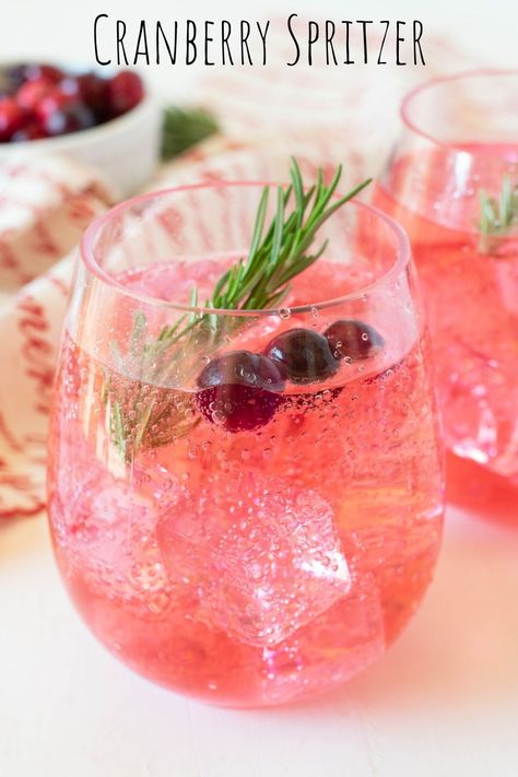 Cranberry Spritzer Wine Spritzer Recipe Holidays, Cranberry Limoncello Spritzer, Sparkling Holiday Drinks, Sparkling Cocktail Recipes, Christmas Wine Spritzer, Cranberry Spritzer Non Alcoholic, Cranberry Wine Spritzer, Christmas Spritzer Drink, Holiday Spritzer Drinks