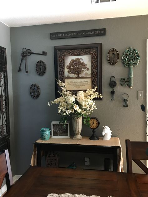 I love skeleton keys, so I decorated my dining room wall with a few. Keys On Wall Decor, Skeleton Key Decor Ideas, Skeleton Key Decor, Decor Placement, Key Wall Decor, Love Skeleton, Key Decor, Owl Clock, Key Crafts