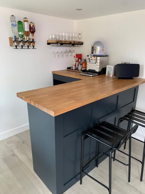 Diy Bar For Basement, Small Basement With Bar, Diy Bar In Basement, Small House Bar, Basement Corner Bar Ideas, Corner Basement Bar, Basement Corner Bar, Diy Bar Counter, Simple Basement Bar Ideas