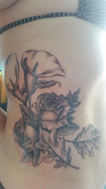 Calla Lily And Rose Tattoo, Rose And Calla Lily Tattoo, Lily And Rose Tattoo, Calla Lily Tattoo, Mother Daughter Tat, Lily Tattoos, Cala Lilies, Bouquet Tattoo, Lily Tattoo