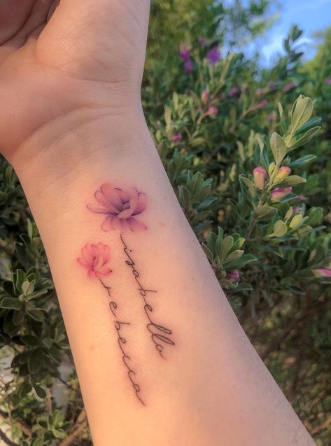 Kid Tattoos For Moms, Tato Nama, Daughters Name Tattoo, Font Tato, Name Tattoos For Moms, Kid Name Tattoo, Tattoos With Kids Names, 4 Tattoo, Tattoo For Son