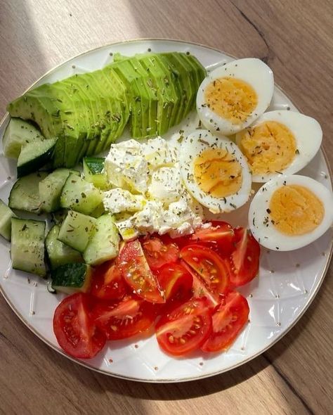 Easy Salad | breakfast | Facebook Breakfast Salads, Salad Breakfast, Breakfast Salad, Birthday Breakfast, Easy Salad, Clean Eats, Greek Salad, Salad Dressings, Easy Salads