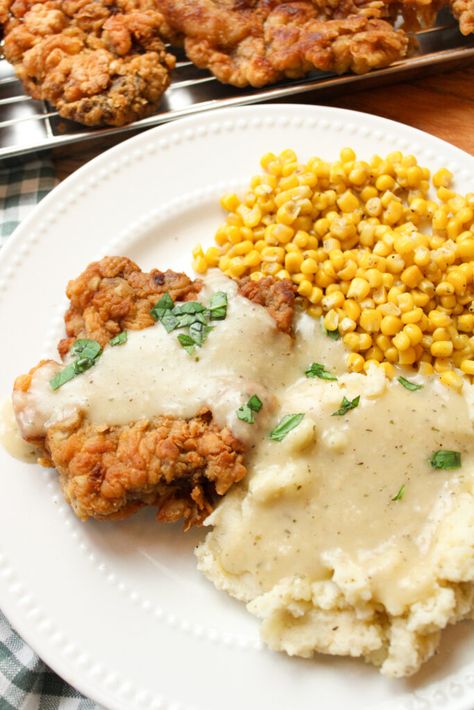 Chicken Friend Steak, Chicken Fried Steak Easy, Tenderized Round Steak, Midwest Kitchen, Deer Steak, Chicken Fried Steak Recipe, Fried Chicken Recipe Southern, Fried Steak Recipes, Classic Southern Recipes