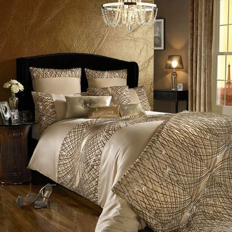 #LuxuryBeddingKylieMinogue Kylie Minogue Bedding, Gold Bedding Sets, Gold Bedding, Gold Duvet, Luxury Bedrooms, Window Seats, Glam Bedroom, Sanctuary Bedroom, Gold Bedroom