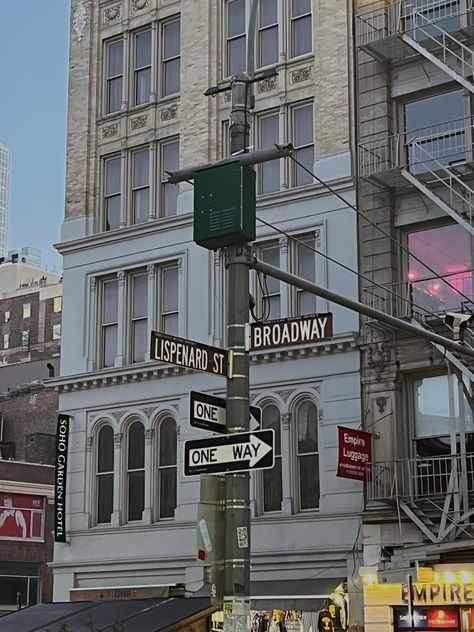 a little life, lispenard st, nyc, new york, book, reading, soho, trendy Lispenard Street, Life Core, Nyc Artist, Nyc Street, Little Life, A Little Life, Junior Year, Nyc Trip, Book Reading