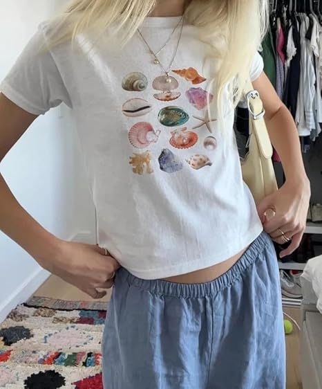 Y2k Clothing Aesthetic, Grunge Clothes Aesthetic, Shell Collage, Baby Tee Outfit, Aesthetic Tops, Running Errands Outfit, Clothes Grunge, Grafic Tees, Grunge Clothes