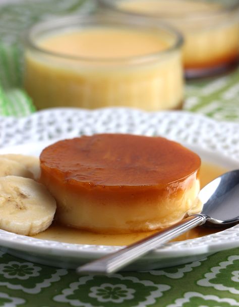 Banana Creme Caramel Banana Custard, Caramel Flan, Caramel Treats, Baked Custard, Delish Desserts, Dairy Desserts, Creme Brûlée, Caramel Desserts, Simple Dessert