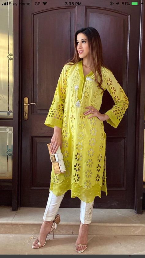 Chicken Kari Dress Design, Chickenkari Kurti Designs Latest, Kurti Detailing, Chicken Kari Kurti, Chicken Kari Kurta, Hakoba Dress, Chicken Suits, Style Outfits Summer, Cutwork Dress