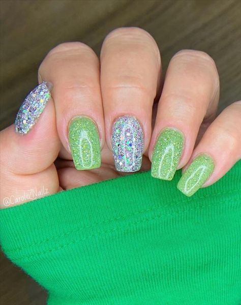 Green Nails Acrylic, Green Manicure, Saint Patrick Nail, St Patricks Day Nails, April Nails, Gold Nail Polish, Art Designs Ideas, Square Nail Designs, Green Nail Polish