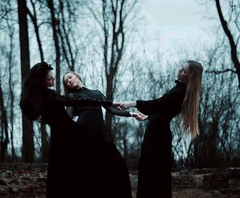 Baroque Vampire, Coven Photoshoot, Beautiful Witches, Salem Trip, Witchy Friends, Gothic Cottagecore, Witch Photos, Friendship Photography, Witch Coven