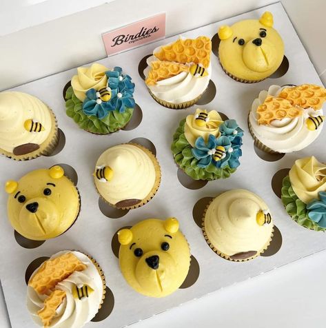 Winnie The Pooh Baby Shower Cupcakes, Winnie The Pooh Cupcakes Ideas, Winnie The Pooh Desserts, Cupcakes Decoration Disney, 18th Birthday Cupcakes, Winnie The Pooh Cupcakes, Cupcake Decorating Birthday, Pooh Cupcakes, Cupcakes Theme