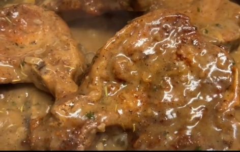 Recipe: Smothered Fried Pork Chops - Plus Size in Chicago Curry Pork Chops, Potato Cheddar Soup, Pork Chop Sandwiches, Pork Chops And Gravy, Smothered Pork, Creamed Onions, Juicy Pork Chops, Smothered Pork Chops, Fried Pork Chops