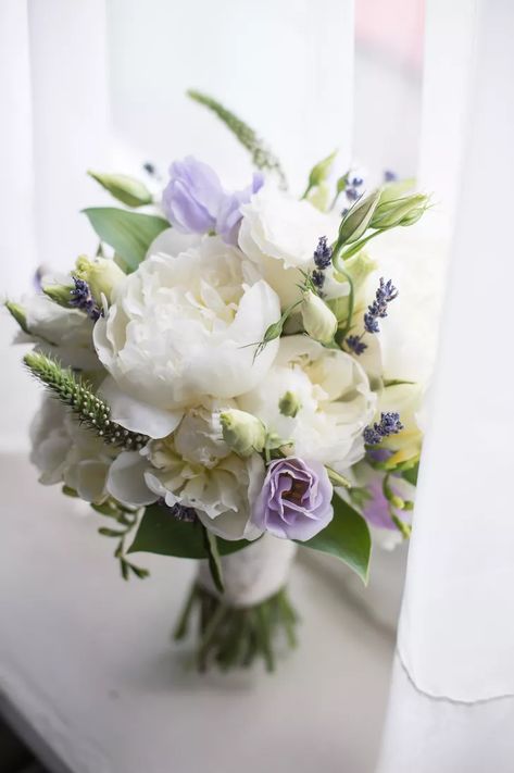 Lavender Weddings, Lavender Wedding Theme, Lavender Wedding Bouquet, Organic Flowers, Navy Wedding Flowers, Lavender Wedding Flowers, Purple Bridal Bouquet, Wedding Flowers Peonies, Simple Wedding Flowers