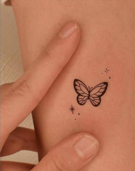 #tattoodesign #tattooideas #butterflytattoodesign #butterfly #femaletattoo #sexytattoodesign #bodyart #bodypaintingart #beautifultattoodesign #tattoo Miniature Tattoos, Pola Tato, Small Hand Tattoos, Butterfly Tattoo Designs, Simple Tattoo Designs, Cute Tattoos For Women, Classy Tattoos, Discreet Tattoos, Dainty Tattoos