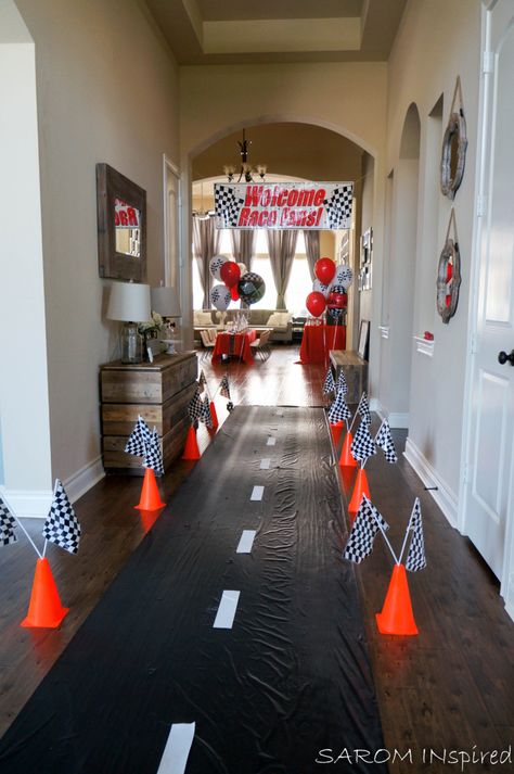 Cars Party Theme Lightning Mcqueen, Car Racing Party Decoration, Hotwheels Birthday Party Diy, Start Your Engines Party, Racing Decorations Diy Party Ideas, Lightning Mcqueen Birthday Party Decor, Cars Theme Birthday Party Disney, Lightning Mcqueen Decor, Diy Car Party Decorations