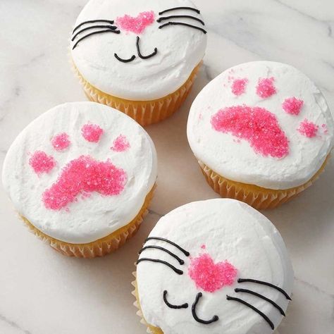 Kitty Cat Cupcakes, Pen Cake, Easter Cupcakes Easy, Kitten Cake, Kitten Birthday Party, Birthday Cake For Cat, Cat Themed Birthday Party, Easter Cupcake, Sanding Sugar