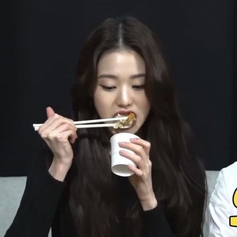 Kpop Eating Icons, Kpop Idols Eating, Wonyoung Icons, Won Young, The Boy Is Mine, I Love Girls, Forever Young, Just Girl Things, Kpop Icons