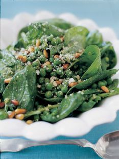 Barefoot Contessa - Recipes - Pesto Pea Salad - garnish with lots of flaked parmesan! Pesto Pea Salad, Paula Deen Broccoli Salad, Recipes Pesto, Barefoot Contessa Recipes, Pesto Spinach, Pea Salad Recipes, Fresh Peas, Spinach Pesto, Pea Pesto