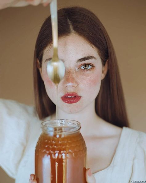 Xenia Lau, Honey Eyes, Honey Art, Honey Photography, Beautiful Freckles, Honey Face, Flower Photoshoot, Studio Photography Poses, Dark Vintage