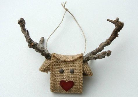 All reindeer crafts for kids, preschoolers, kindergarten, teens and adults. Easy reindeer craft projects using paper bags, clothes pins, clay pots, light bulbs, twigs. Super cute ideas. Burlap Christmas Crafts, Rustic Christmas Ornaments, Reindeer Craft, Ornament Craft, Diy Tree, Burlap Crafts, Reindeer Ornaments, Burlap Christmas, Navidad Diy