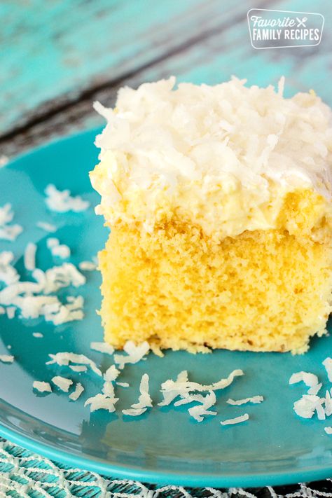 Hawaiian Wedding Cake With Whipped Cream, Hawaiian Dream Cake Recipes, Hawaiian Wedding Cake Recipe, Pineapple Wedding Cake, Hawaiian Dream Cake, Hawaiian Cakes, Refreshing Cake, Hawaii Wedding Cake, Hawaiian Dessert