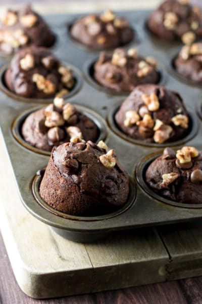 Double Chocolate Banana Muffins | girlgonegourmet.com Double Chocolate Banana Muffins, Chocolate Banana Muffins, Simple Muffin Recipe, Chocolate Chip Banana, Baking Recipes Cookies, Chocolate Heaven, Perfect Morning, Chocolate Dessert Recipes, Sweet Breads