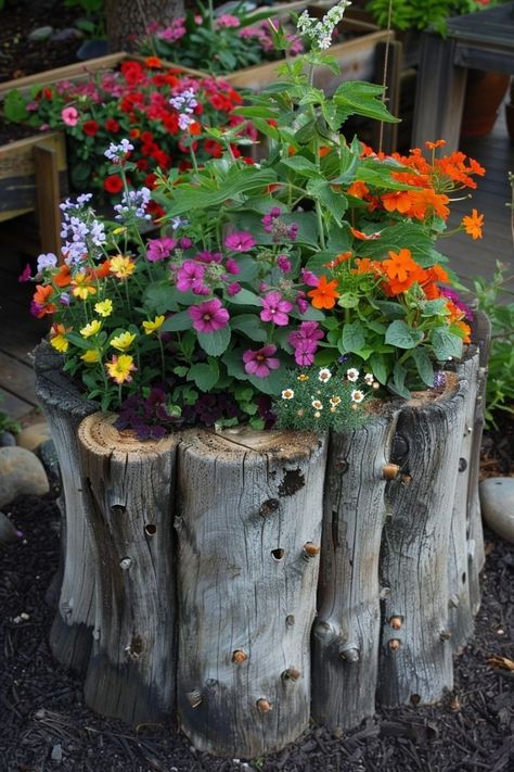 Log Planter Ideas, Broken Pot Garden, Garden Planter Ideas, Lake Landscaping, Fall Landscaping, Mailbox Landscaping, Gutter Garden, Log Planter, Kids Garden