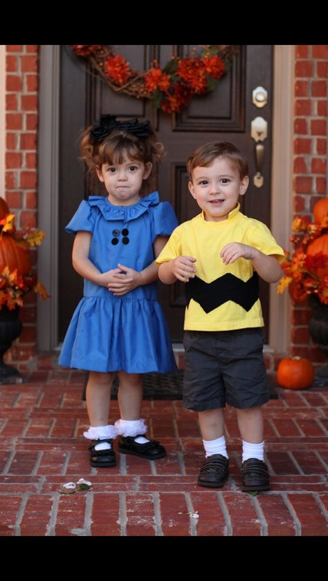 Lucy And Charlie Brown Costume, Charlie Brown Family Costume, Charlie Brown And Lucy Costume, Sally Brown Costume, Charlie Brown And Lucy, Snoopy Costume, Charlie Brown Costume, Lucy Charlie Brown, Charly Brown