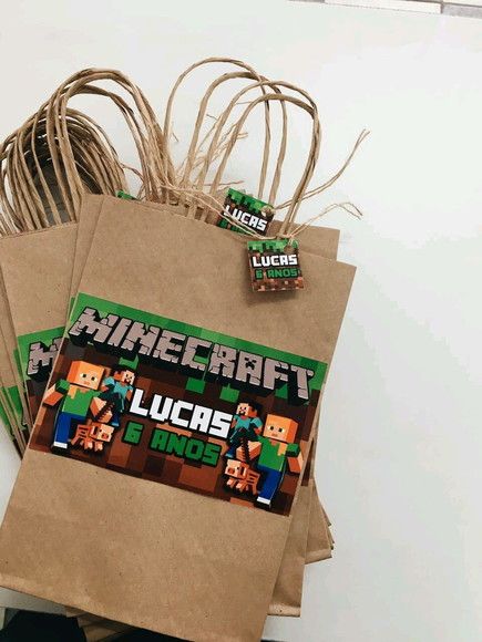 Sacolinha para lembrancinha.  Fazemos todos os temas.  Inclui:  -Sacolinha Kraft  -Adesivo Personalizado  -Tag Personalizada Minecraft Birthday Party, Minecraft Cake, Minecraft Birthday, Minecraft Party, Boy Shower, 5th Birthday, Bday Party, Felt Crafts, Baby Boy Shower