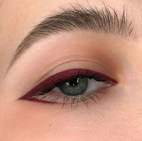 ColourPop Cosmetics (@colourpopcosmetics) posted on Instagram: “a whole glass of wine pls 🍷 wearing: Crème Gel Colour Eyeliner in “Joy Ride” - @chudesasha - #colourpop #colourpopme” • Jul 18, 2020 at 3:00am UTC Smink Inspiration, Makijaż Smokey Eye, Colored Eyeliner, Edgy Makeup, Makeup Eye Looks, Creative Eye Makeup, Eye Makeup Art, No Eyeliner Makeup, Editorial Makeup