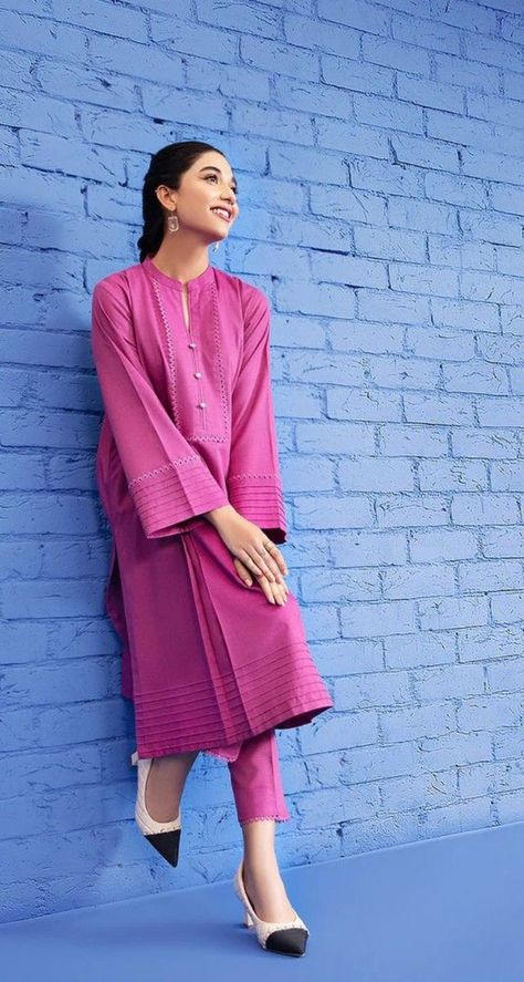 Trendy dresses Plain Dress Designs Pakistani, Plain Suit Designs Indian, Pakistani Dresses Party Wear, Style Outfits Summer, Dress Design Pakistani, Summer Vibes Aesthetic, Plain Suit, Pakistani Fashion Casual, Trendy Shirt Designs