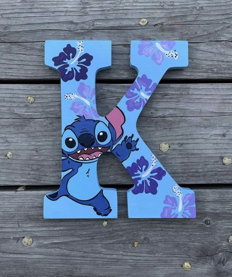 Lilo And Stitch Toys, Flower Wall Hanging Decor, Room Hanging Decor, Diy Paper Wall Hanging, ليلو وستيتش, Lilo And Stitch Merchandise, Lilo Und Stitch, Wall Hanging Ideas, Disney Canvas Art