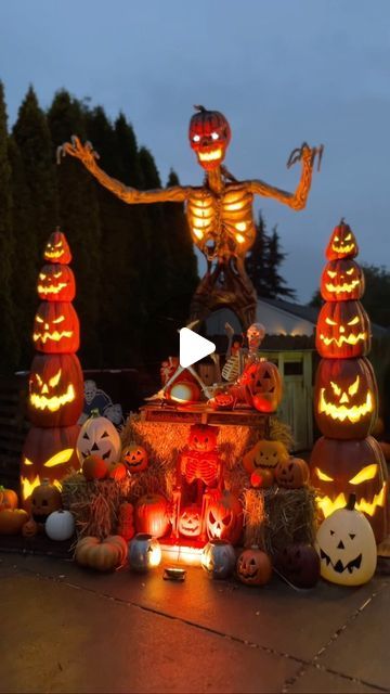 PDX Dinorama on Instagram: "With over THIRTY skeletons and all manner of ghoulish and spooky scenes you won’t want to miss @postmabonepdx on your Halloween home decoration tour! Cruise over to SE 78th and Ogden to check it out in person and definitely make sure to follow @postmabonepdx!

🏷️ #pdxdinoramafavorite #portlandgems #travelportland
#TBoPortland #pdxparent #portland #pdx #keepportlandweird #hiddenportland #pdxtoday #hellopdx #hellorosecity #helloportland #thisisportland #hereisoregon #portlandmercury #portlandcheap #portlandadventures #exploreportland #inportlandyoucan #sidewalkjoy #sidewalkjoypdx #halloween #halloweendecor #12footskeleton #spookyseason #hauntedhouse" Halloween Porch Decorations Diy, Projector Ideas, Halloween Projector, Pumpkin Halloween Decor, Diy Halloween Decorations Outdoor, Halloween Decorations Apartment, Halloween Decorations To Make, Halloween Decor Ideas, Casa Halloween