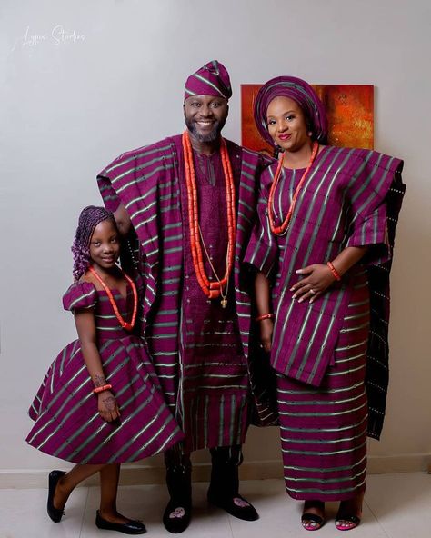 Beautiful AsoOke ~ Yoruba Yoruba Traditional Attire, Yoruba Wedding Dress, Yoruba Attire, Nigerian Traditional Attire, Couples African Outfits, African Bridal Dress, Traditional Wedding Attire, Best African Dresses