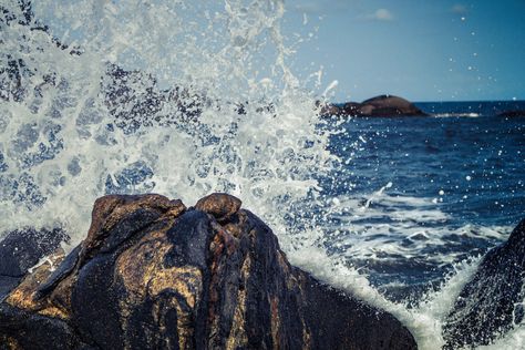 Bloggers are leaving their marks everywhere, online and in print. Beach Photography Tips, No Wave, Isaiah 26, Free High Resolution Photos, Perfect Peace, Daily Bible, Sea Waves, Big Waves, Photography Skills