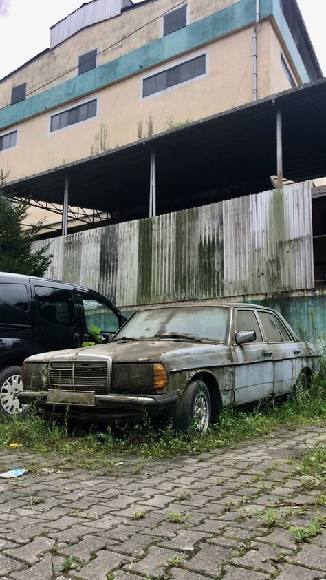 W123 Mercedes, Mercedes Benz W123, Mercedes W123, Mercedes W124, Abandoned Cars, German Cars, Future Life, Old School, Istanbul