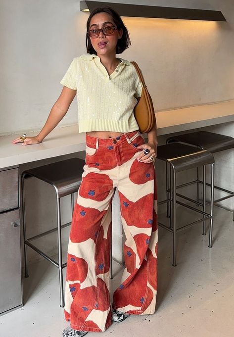 Chic Colorful Summer Outfits, Stylist Outfit For Women, Gen Z Summer Fashion, 2024 Gen Z Fashion, Fun Work Outfits Women, Europe Summer Outfits Italy, Summer Outfits Long Pants, Knitted Shirt Outfit, Mallorca Spain Outfit